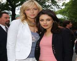 Most of her scenes with Laura Prepon were filmed sitting down on 